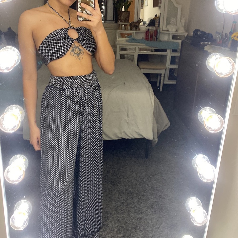 Used Fashion Nova set of matching pants and top size small. Tall size